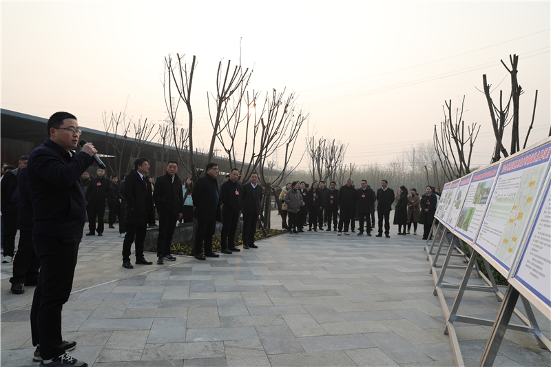 人大代表视察与儿街镇水美乡村景观节点“竹林溪语”.jpg